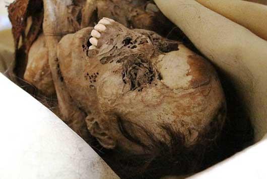 جسد مومیایی ۹۰۰ ساله کنار خیابان+عکس 1