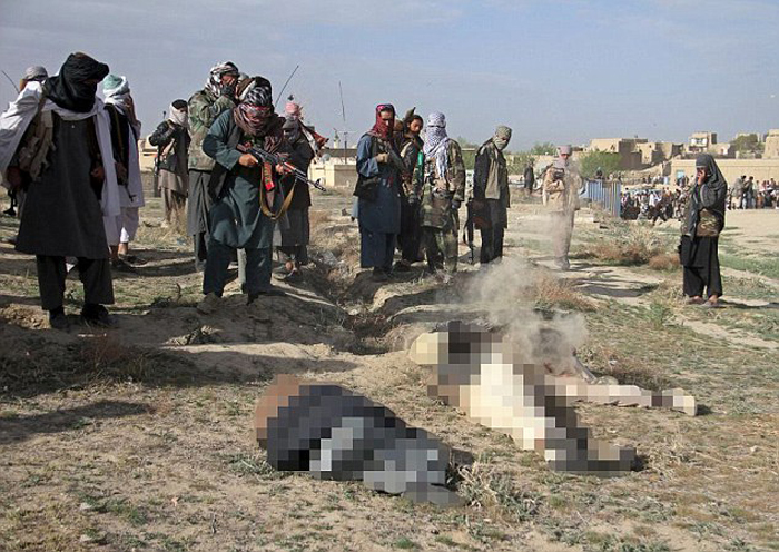(تصاویر) اعدام به روش داعش توسط طالبان