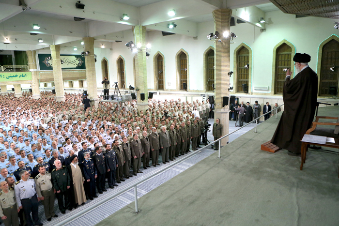 (تصاویر) دیدار کارکنان ارتش با رهبرانقلاب