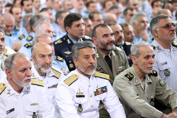 (تصاویر) دیدار کارکنان ارتش با رهبرانقلاب