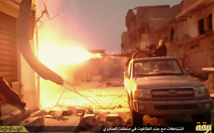 (تصاویر) داعش بنغازی را گلوله‌باران کرد
