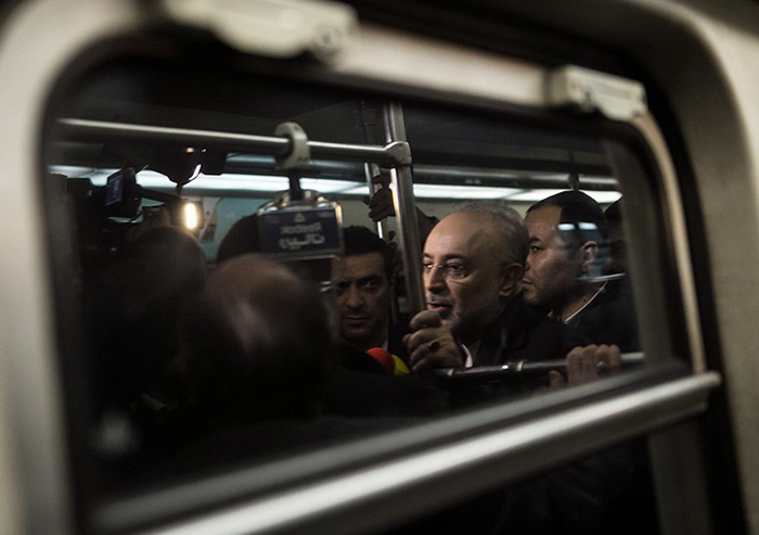 (تصاویر) صالحی با مترو سر کار رفت