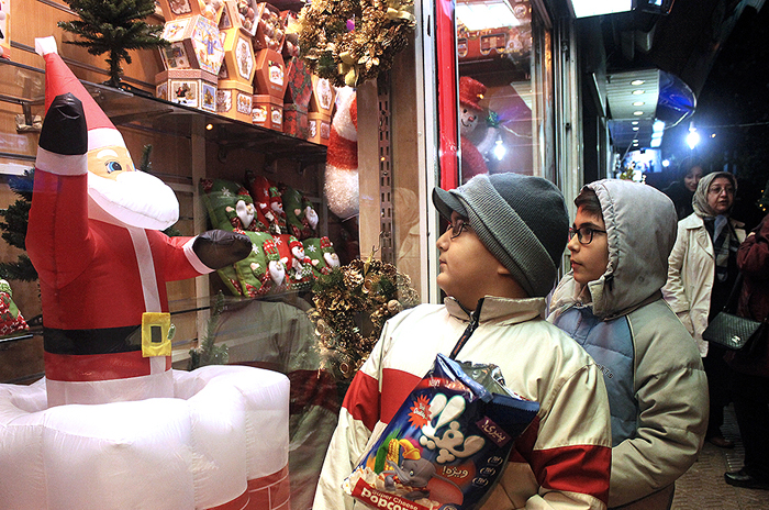 (تصاویر) حال و هوای کریسمس در تهران