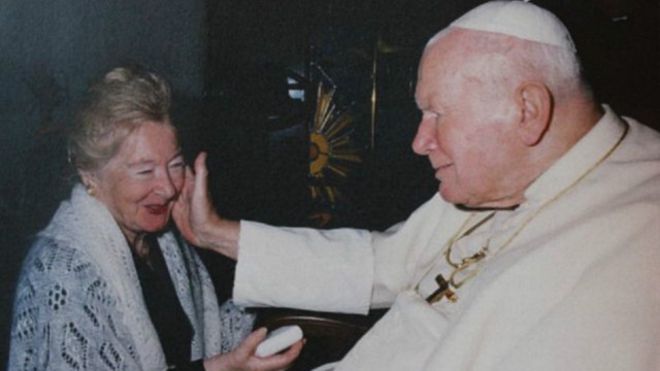 افشای نامه‌های پرشور پاپ سابق به یک زن