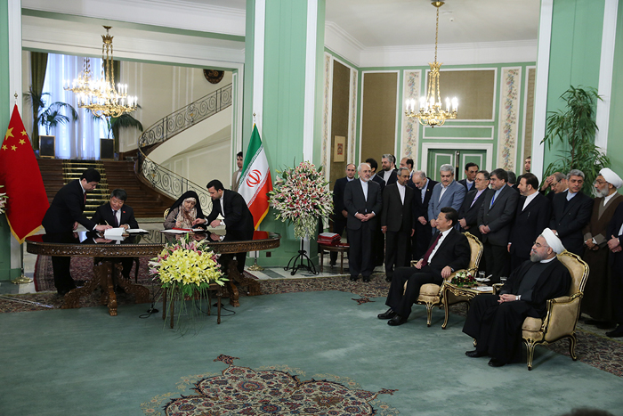 (تصاویر) استقبال روحانی از رئیس‌جمهور چین