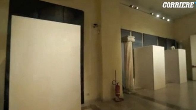 پوشاندن مجسمه‌های برهنه هنگام بازدید روحانی از موزه‌ای در رم +(تصویر)