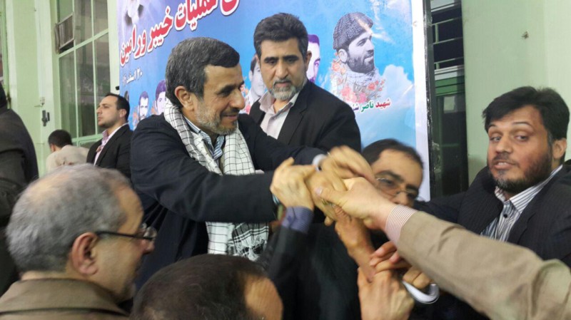 حاشیه‌های سخنرانی احمدی‌نژاد؛ خاک بر سر آن سیاستمدار که از راه دور دستور می‌دهد!