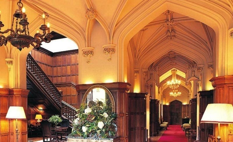 (تصاویر) پرداخت ۱۵ میلیون تومان برای یک روز خدمتکاری در قصر ادینبورگ