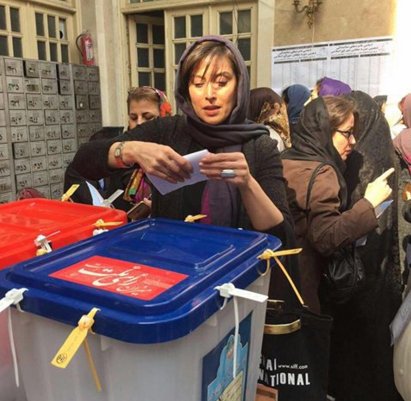 (تصویر) شرکت مهناز افشار و مهتاب کرامتی در انتخابات