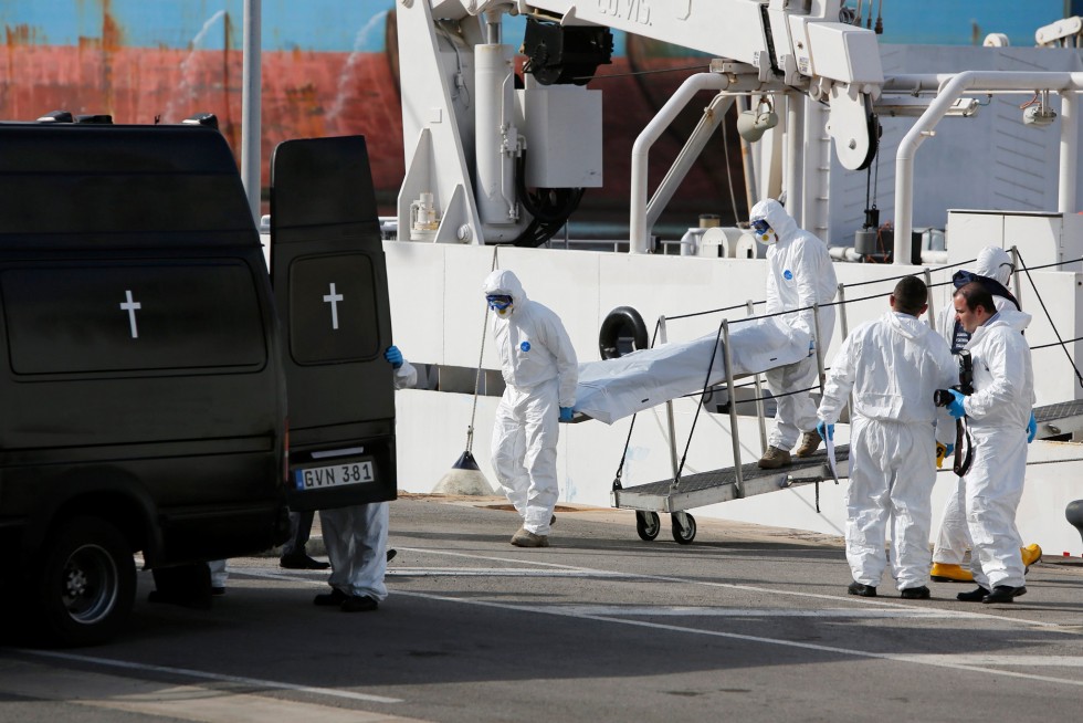 (تصاویر) غرق‌شدن کشتی مهاجران در مدیترانه