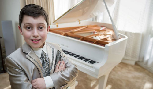 (تصاویر) این کودک، نابغه موسیقی دنیاست