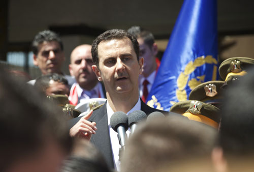 (تصاویر) پایان شایعه ترور بشار اسد