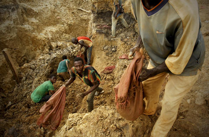 (تصاویر) کارگران معدن طلا در ساحل عاج
