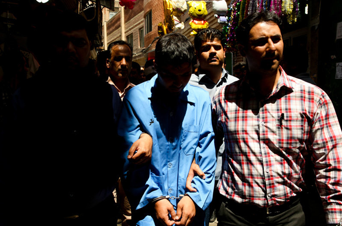 (تصاویر) بازسازی سرقت از بازار تهران