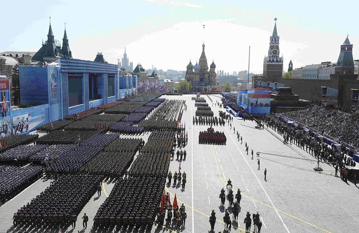 (تصاویر) قدرت‌نمایی پوتین در میدان سرخ