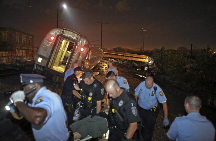 (تصاویر) تصادف مرگبار قطار در فیلادلفیا