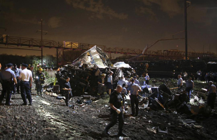 (تصاویر) تصادف مرگبار قطار در فیلادلفیا