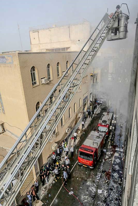 (تصاویر) آتش سوزی در پاساژ خلیج فارس