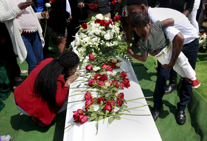 (تصاویر) خاکسپاری سیاه‌پوست امریکایی