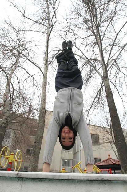 این دختر ایرانی متخصص سقوط است +(تصاویر)