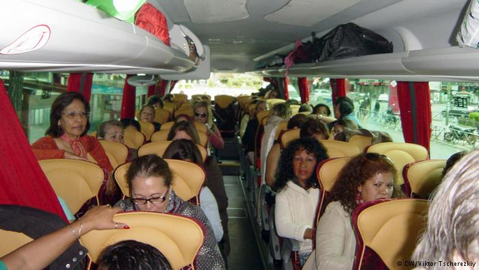 (تصاویر) اتوبوس زنان برای مردان روستایی مجرد!