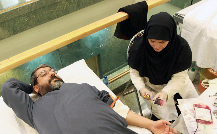 (تصاویر) اهدای خون نمایندگان برای یمن