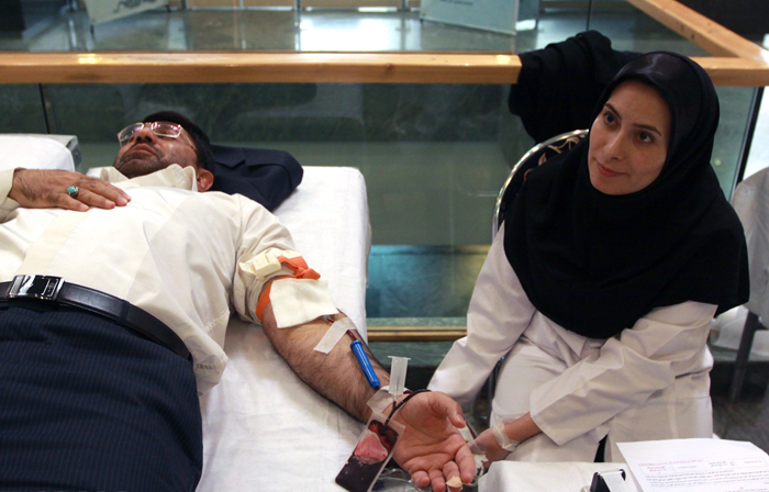 (تصاویر) اهدای خون نمایندگان برای یمن