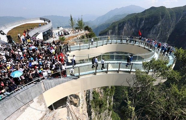 (تصاویر) ترسناک ترین پیاده‌رو جهان در چین