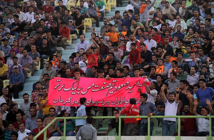 (تصاویر) جنجال در ورزشگاه باهنر کرمان