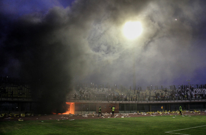 (تصاویر) جنجال در ورزشگاه باهنر کرمان