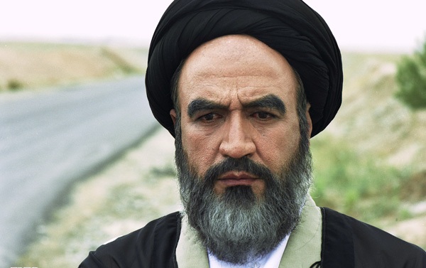 تصویر امام خمینی کی بر روی پرده سینما می‌رود؟