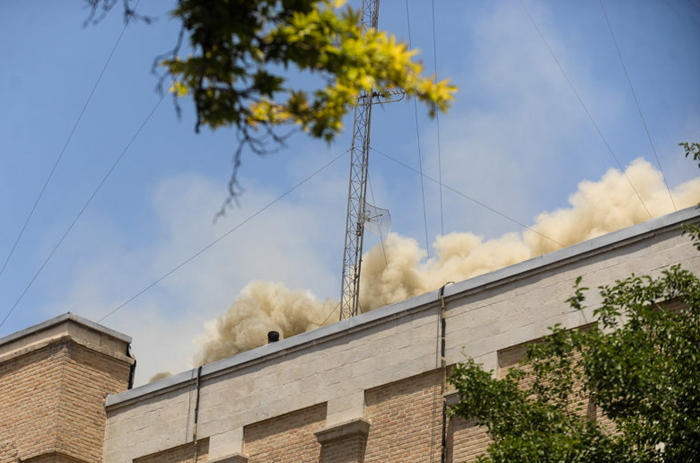 (تصاویر) آتش‌سوزی در مجاورت وزارت‌خارجه