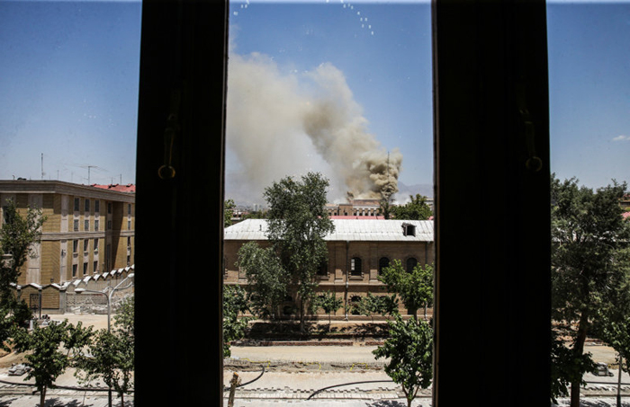 (تصاویر) آتش‌سوزی در مجاورت وزارت‌خارجه
