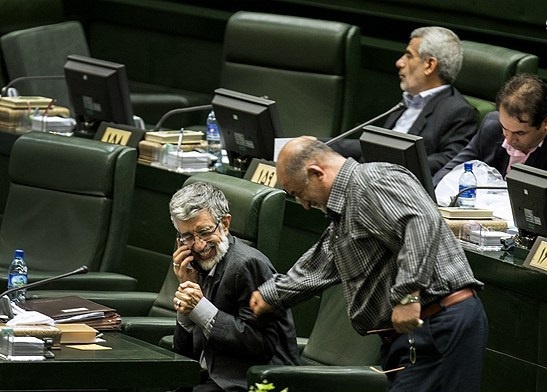 (تصویر) شوخی فیزیکی با حدادعادل در مجلس