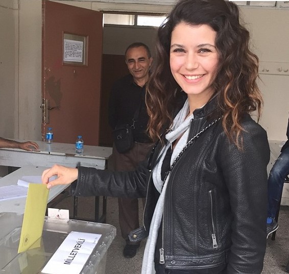 (تصویر) فاطما گل، پای صندوق رأی انتخابات ترکیه