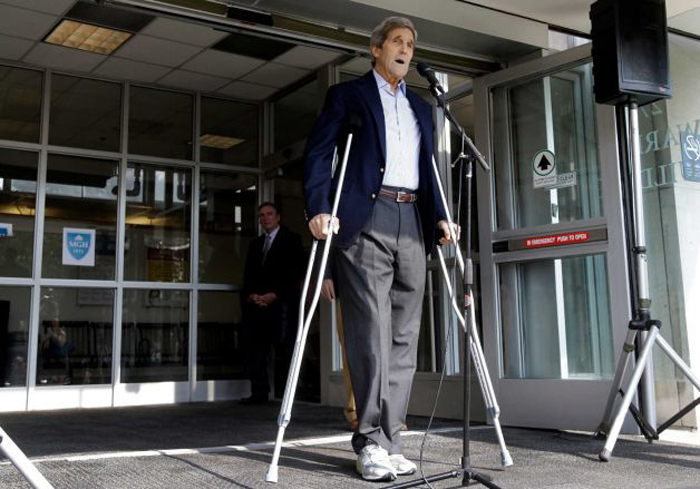(تصاویر) جان کری از بیمارستان مرخص شد