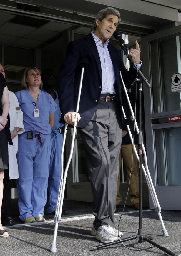 (تصاویر) جان کری از بیمارستان مرخص شد