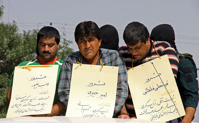 (تصاویر) گرداندن 3شرور در شهر مشهد