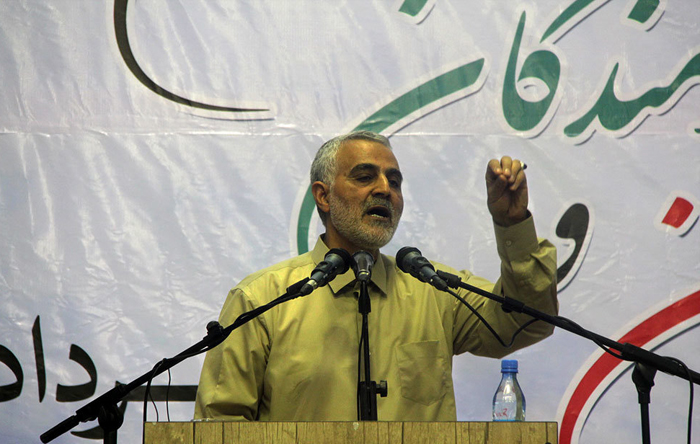 (تصاویر) سردارسلیمانی در جمع ایثارگران کرمان