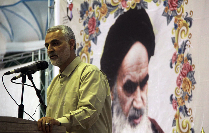 (تصاویر) سردارسلیمانی در جمع ایثارگران کرمان
