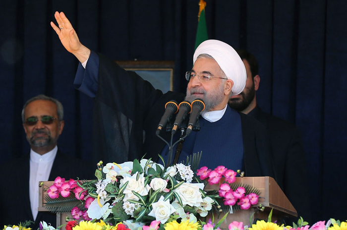 (تصاویر) استقبال از روحانی در غرب تهران