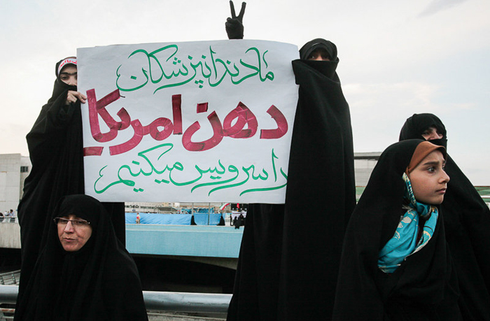 (تصاویر) اجتماع منتقدان مذاکرات در مشهد