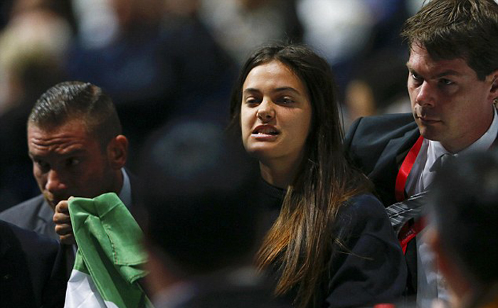(تصاویر) دو زن معترض فلسطینی در نشست فیفا