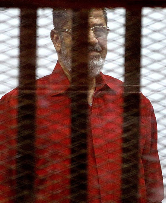 (تصاویر) محمد مرسی در لباس اعدام