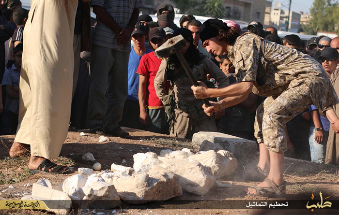 (تصاویر) داعش به جان مجسمه‌های باستانی افتاد