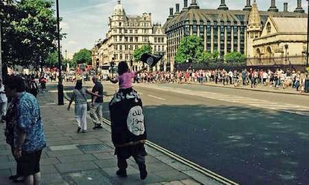 نمایش پرچم داعش در قلب لندن +(تصویر)
