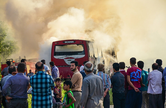 (تصاویر) آتش سوزی اتوبوس اسکانیا
