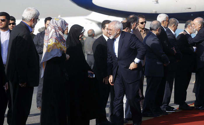 ظریف و تیم مذاکره‌کننده وارد تهران شدند