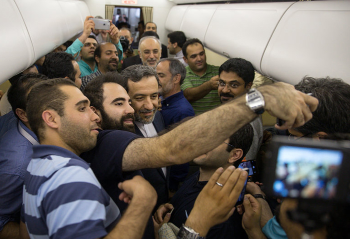 (تصاویر) ورود ظریف و تیم مذاکره‌کننده به تهران