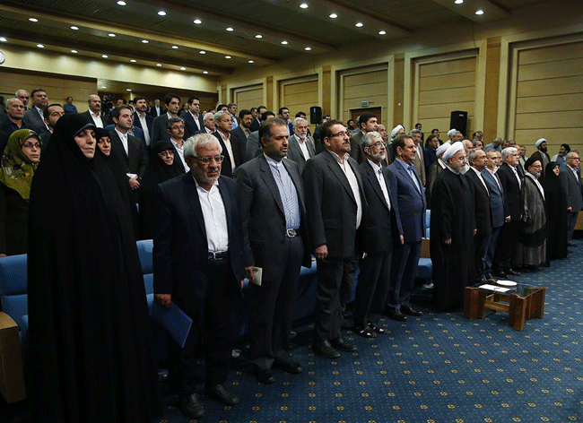 (تصاویر) ضیافت افطار روحانی با فعالان احزاب و سیاسیون